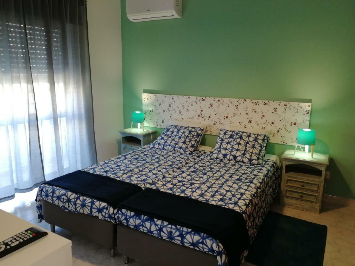 Ocean'S 7 - Lagos Guest House Esterno foto