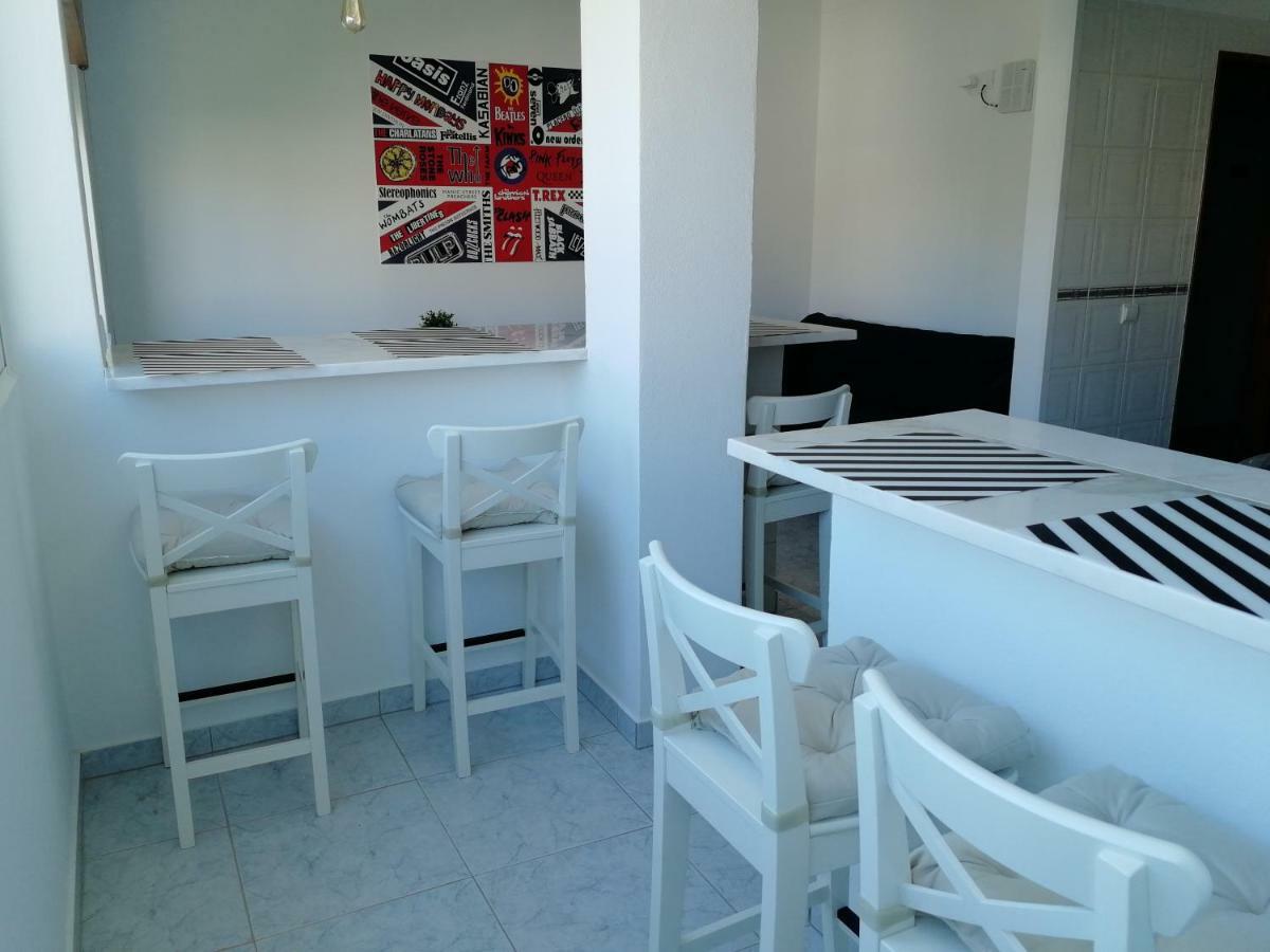 Ocean'S 7 - Lagos Guest House Esterno foto